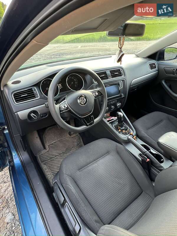 Седан Volkswagen Jetta 2016 в Львові