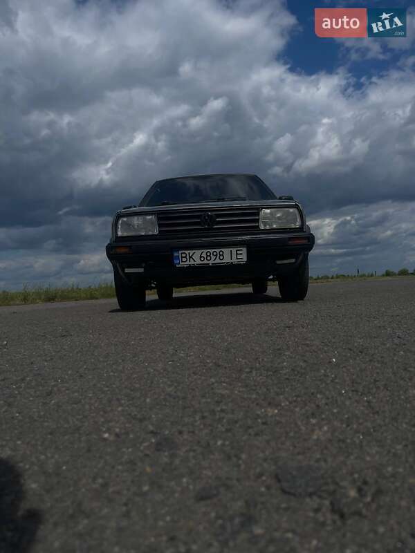 Седан Volkswagen Jetta 1988 в Березному