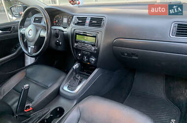 Седан Volkswagen Jetta 2011 в 