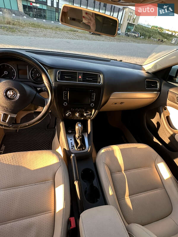 Седан Volkswagen Jetta 2014 в Хмельницком