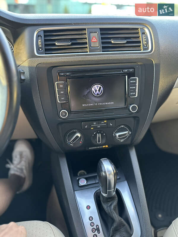 Седан Volkswagen Jetta 2014 в Хмельницком