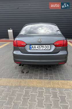 Седан Volkswagen Jetta 2012 в 