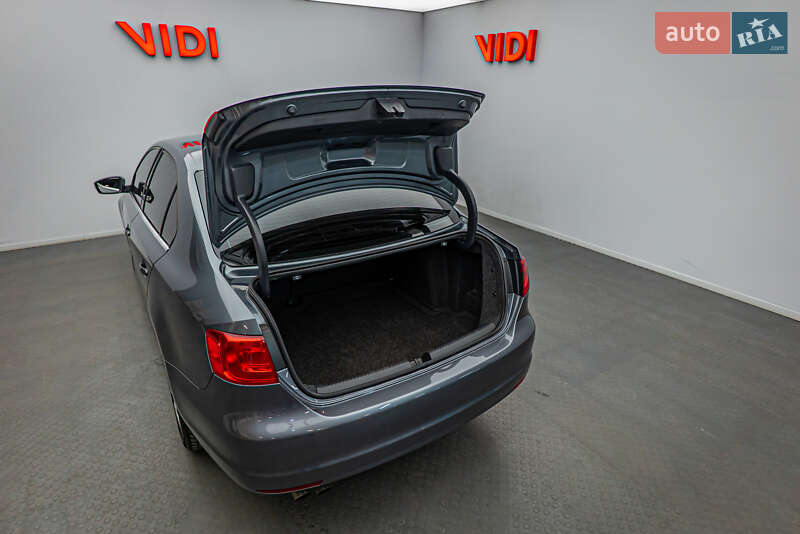 Седан Volkswagen Jetta 2013 в Києві