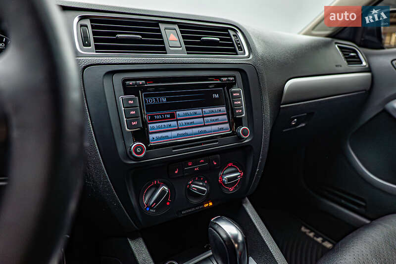 Седан Volkswagen Jetta 2013 в Києві
