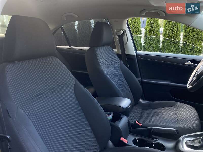 Седан Volkswagen Jetta 2014 в Києві