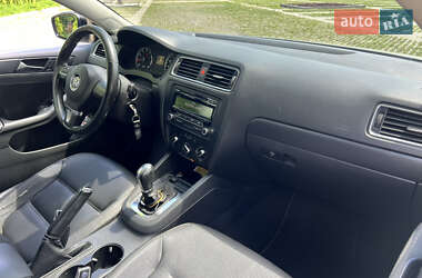Седан Volkswagen Jetta 2011 в 