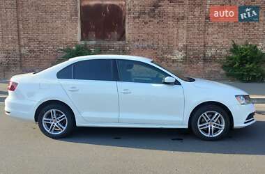 Седан Volkswagen Jetta 2017 в 