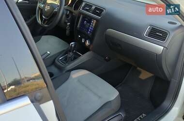 Седан Volkswagen Jetta 2017 в 