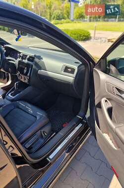 Седан Volkswagen Jetta 2013 в 