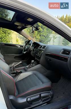 Седан Volkswagen Jetta 2015 в 