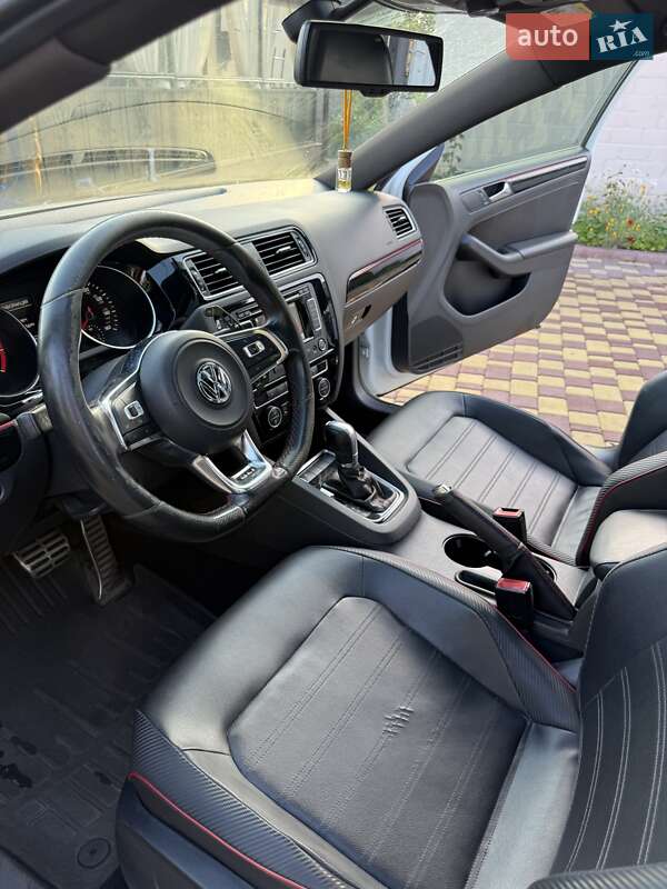Седан Volkswagen Jetta 2015 в Києві