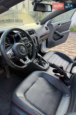 Седан Volkswagen Jetta 2015 в 