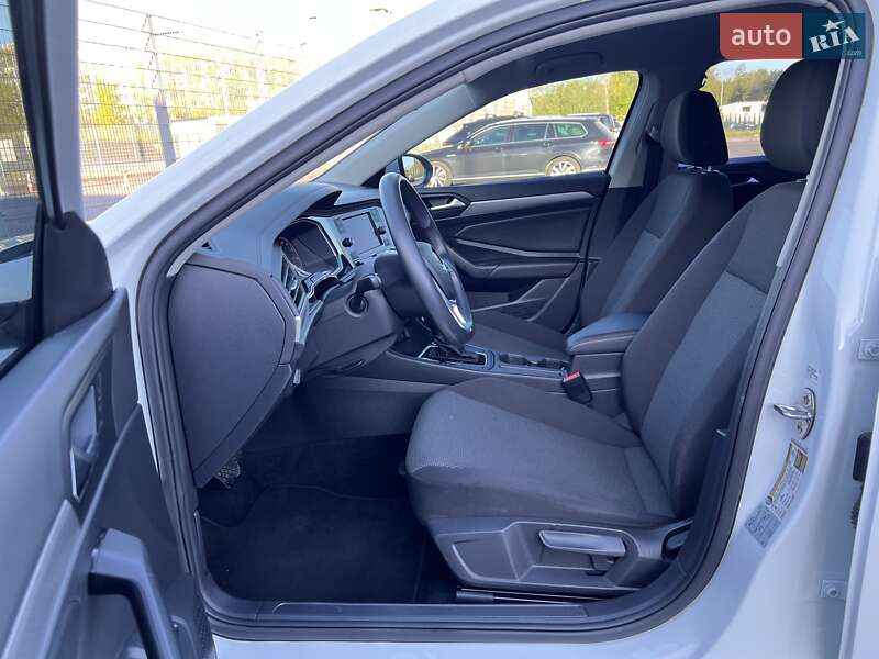 Седан Volkswagen Jetta 2019 в Львові