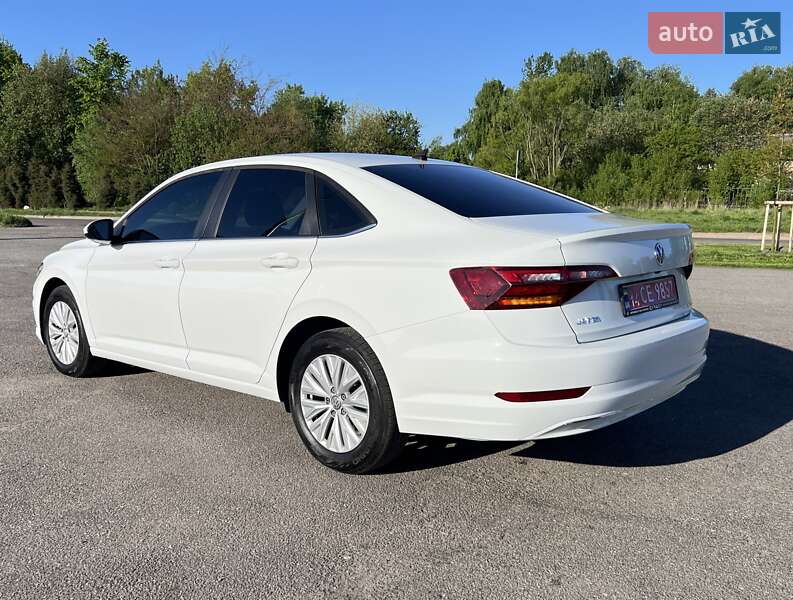 Седан Volkswagen Jetta 2019 в Львові