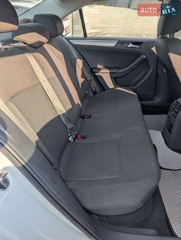 Седан Volkswagen Jetta 2016 в Черновцах