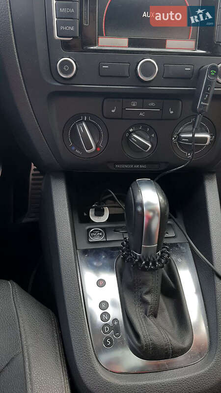 Седан Volkswagen Jetta 2010 в Вышгороде