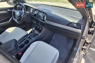 Седан Volkswagen Jetta 2018 в 