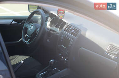 Седан Volkswagen Jetta 2017 в 