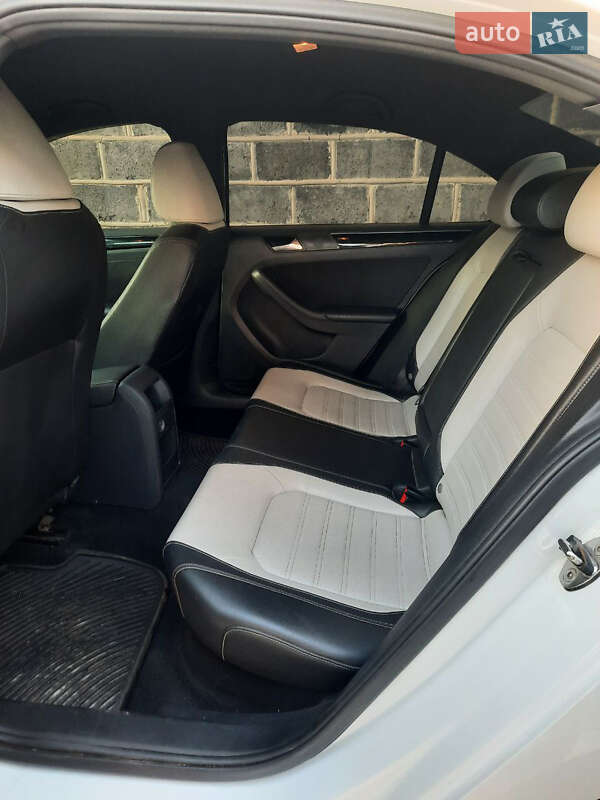Седан Volkswagen Jetta 2015 в Кривом Роге