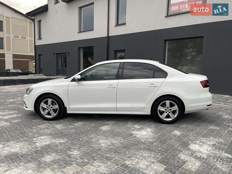 Седан Volkswagen Jetta 2016 в Ивано-Франковске