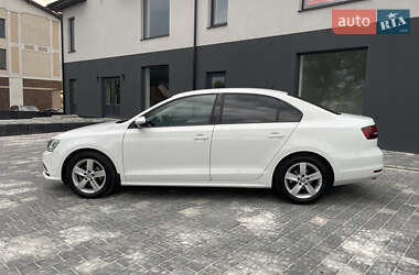 Седан Volkswagen Jetta 2016 в 