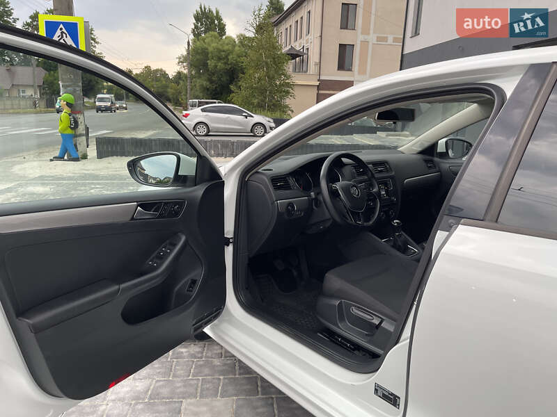 Седан Volkswagen Jetta 2016 в Ивано-Франковске