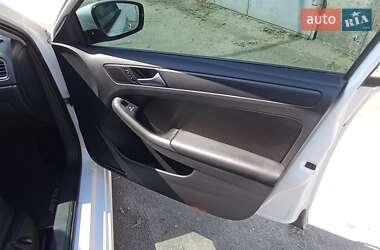 Седан Volkswagen Jetta 2013 в 