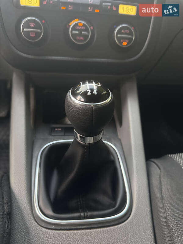 Седан Volkswagen Jetta 2006 в Киеве