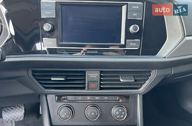 Седан Volkswagen Jetta 2019 в 