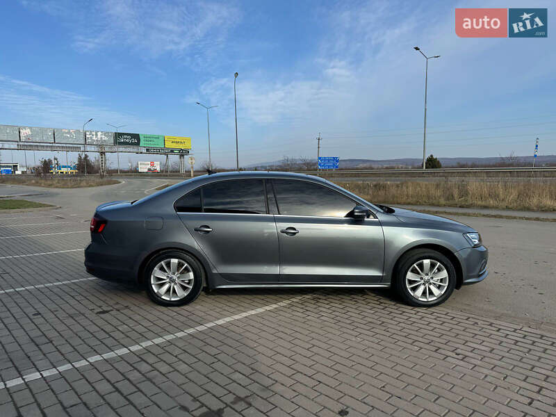 Седан Volkswagen Jetta 2016 в Ужгороде