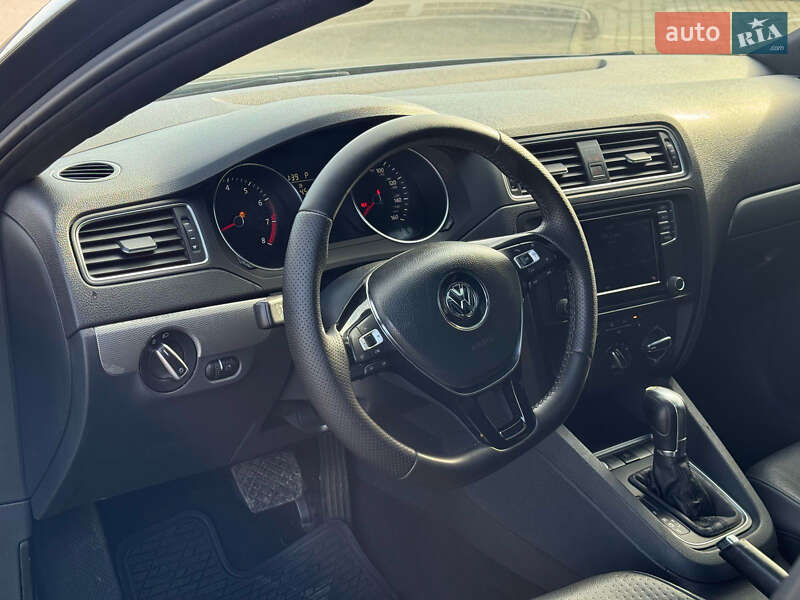 Седан Volkswagen Jetta 2016 в Ужгороде