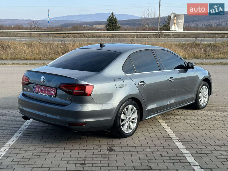 Седан Volkswagen Jetta 2016 в Ужгороде