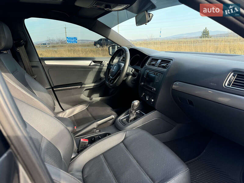 Седан Volkswagen Jetta 2016 в Ужгороде