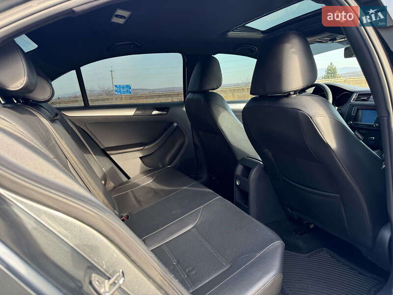 Седан Volkswagen Jetta 2016 в Ужгороде