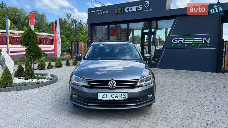 Седан Volkswagen Jetta 2015 в Львове