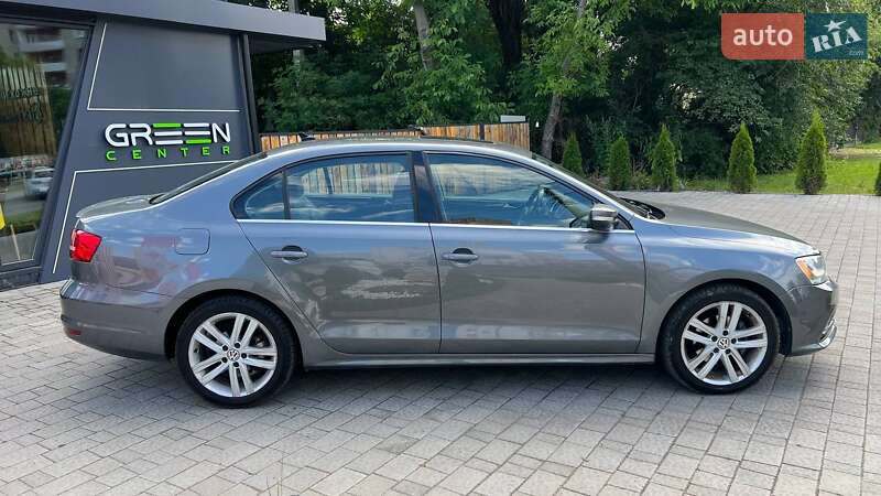 Седан Volkswagen Jetta 2015 в Львове