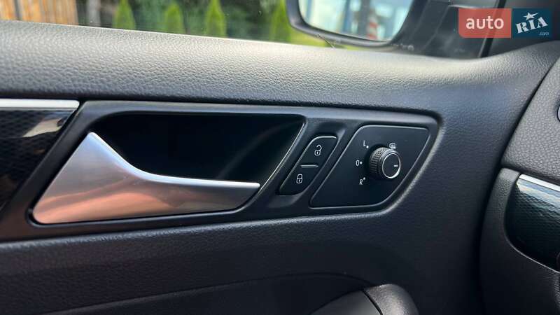 Седан Volkswagen Jetta 2015 в Львове