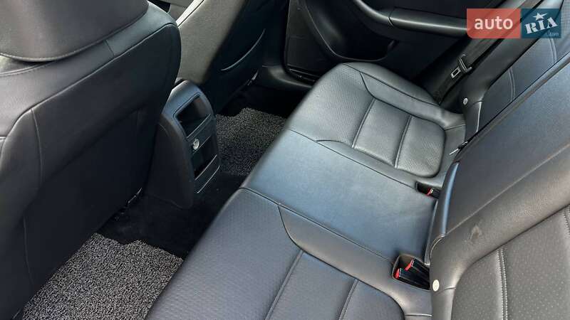 Седан Volkswagen Jetta 2015 в Львове