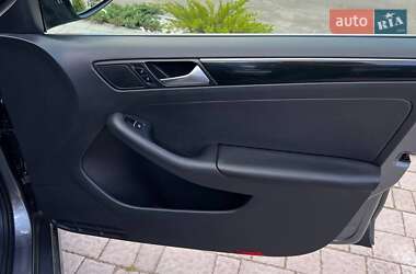 Седан Volkswagen Jetta 2015 в 