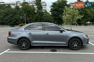 Седан Volkswagen Jetta 2016 в 