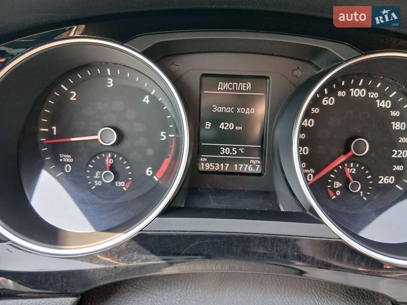 Седан Volkswagen Jetta 2016 в Вишневом