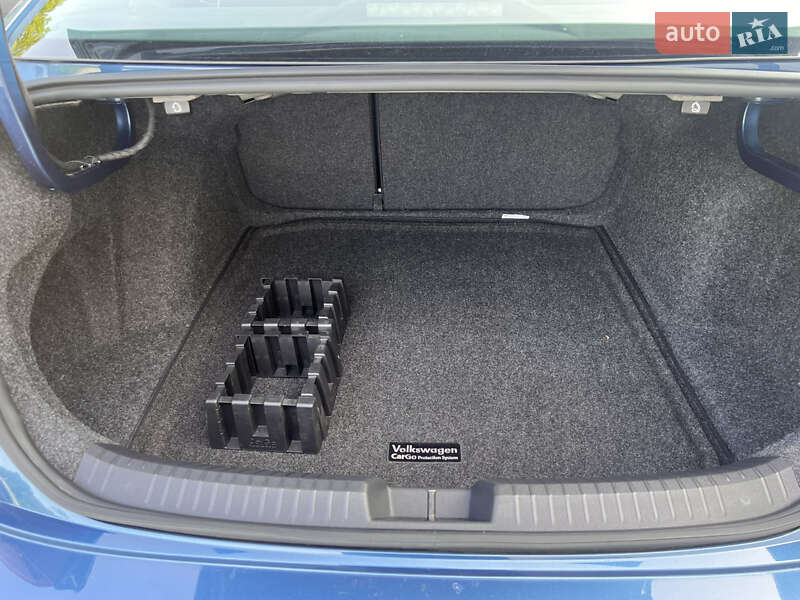 Седан Volkswagen Jetta 2019 в Луцке