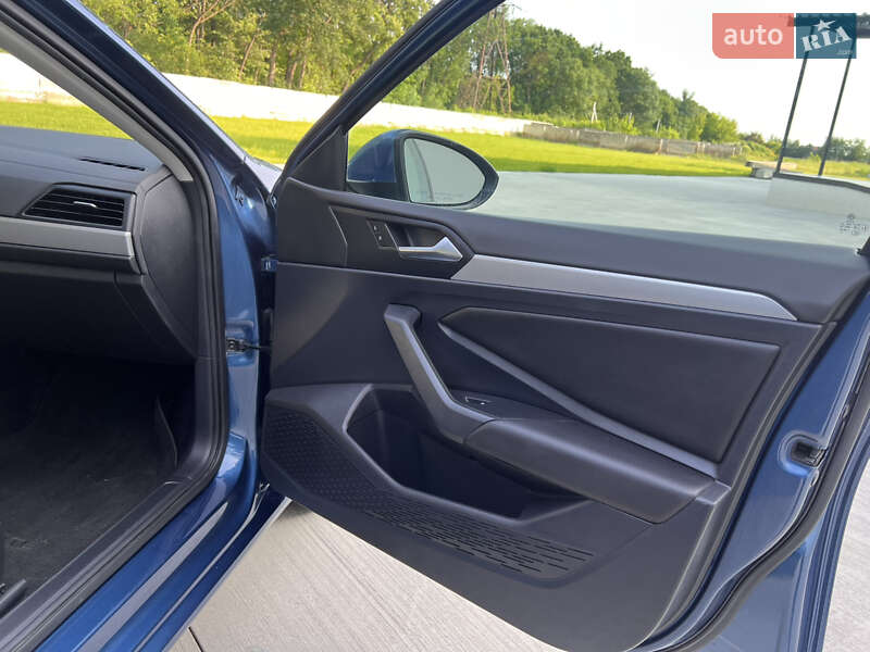 Седан Volkswagen Jetta 2019 в Луцке