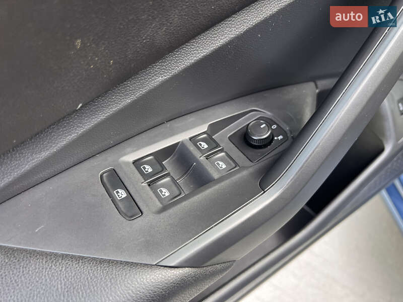 Седан Volkswagen Jetta 2019 в Луцке