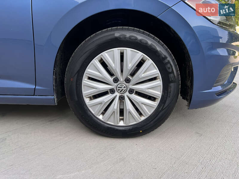 Седан Volkswagen Jetta 2019 в Луцке