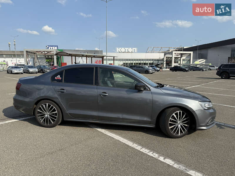 Седан Volkswagen Jetta 2015 в Киеве