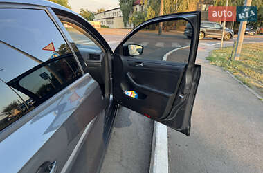 Седан Volkswagen Jetta 2016 в 