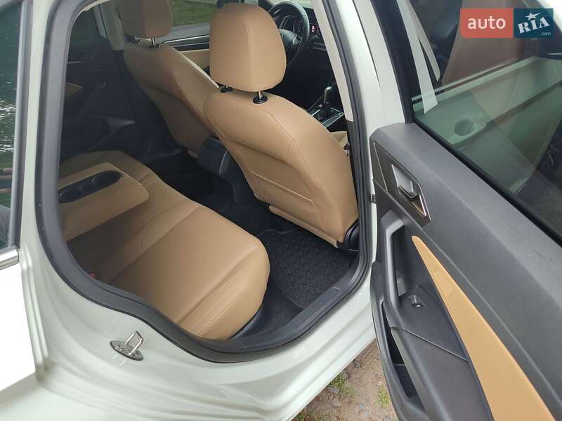 Седан Volkswagen Jetta 2018 в Киеве