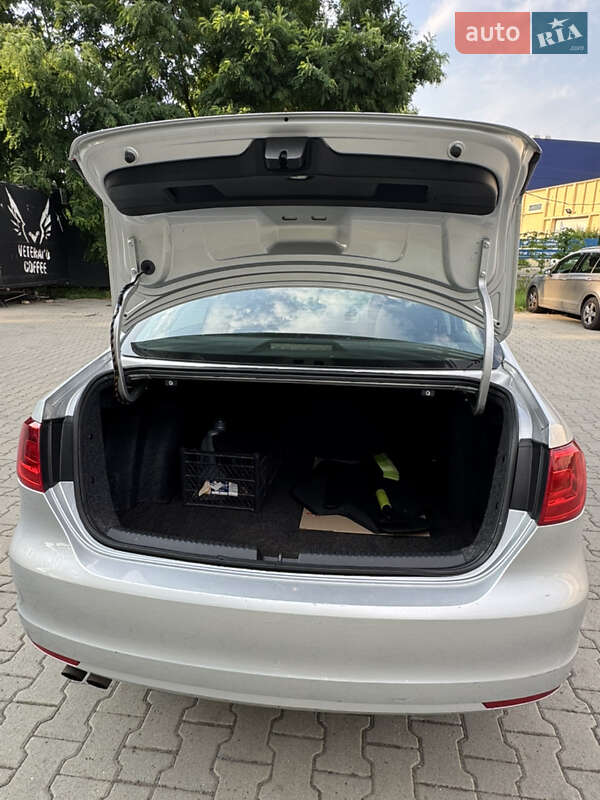 Седан Volkswagen Jetta 2011 в Киеве