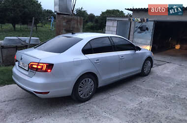 Седан Volkswagen Jetta 2012 в 